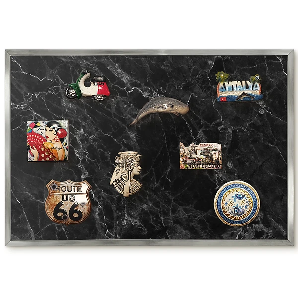 Panneau pour aimants souvenirs avec motif de marbre noir veiné et éclats lumineux
