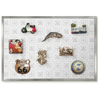 Tableau magnétique encadré aux motifs géométriques gris et blancs