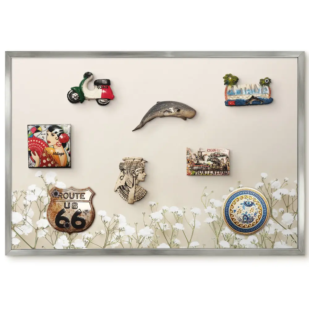 Panneau pour aimants souvenirs à motif de fleurs blanches sur fond beige