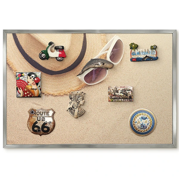 Panneau décoratif pour aimants souvenirs motif chapeau et lunettes de soleil sur le sable