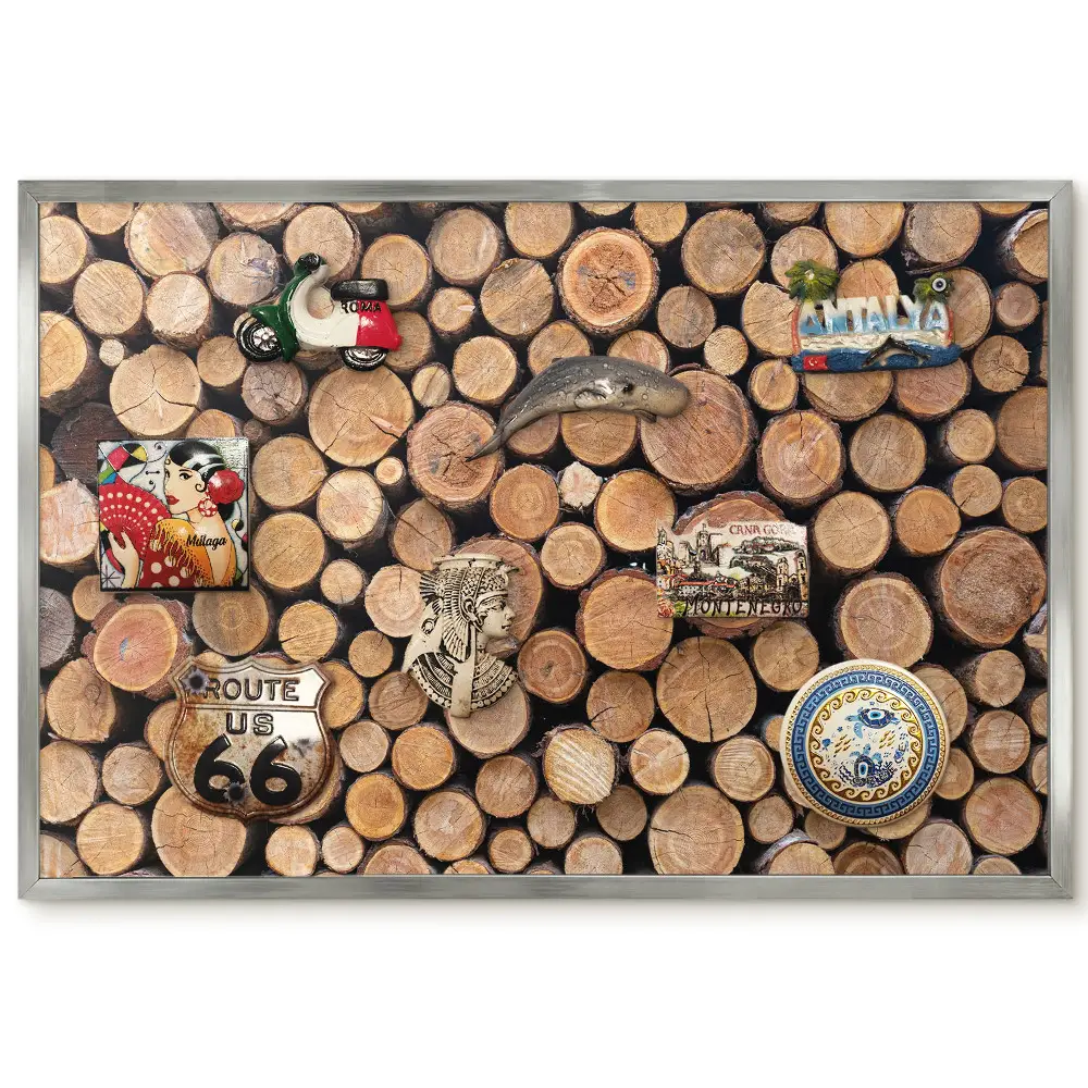 Panneau pour aimants souvenirs en bois aux tons chauds