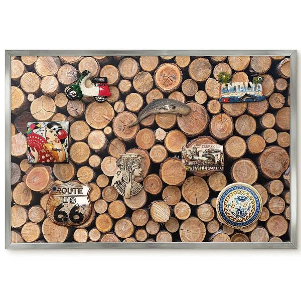 Panneau pour aimants souvenirs en bois aux tons chauds