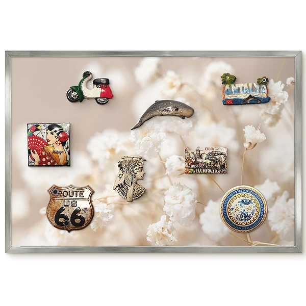 Panneau pour aimants souvenirs à motifs de fleurs délicates sur fond beige