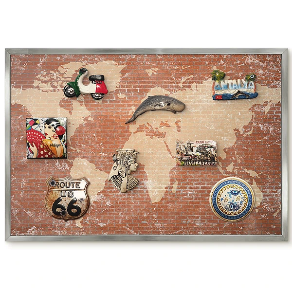 Panneau décoratif pour aimants souvenirs avec carte du monde sur fond effet briques style industriel