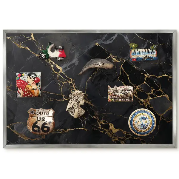 Tableau magnétique encadré à fond sombre avec motifs jaunâtres