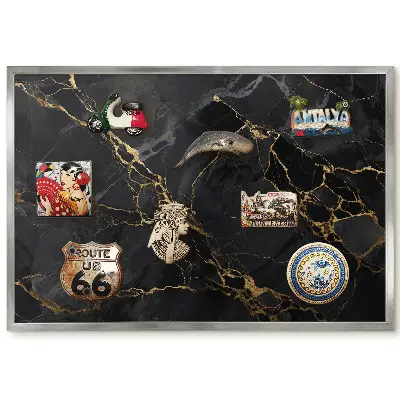 Tableau magnétique encadré à fond sombre avec motifs jaunâtres