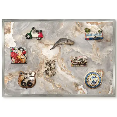 Tableau magnétique encadré aux motifs abstraits beiges et gris