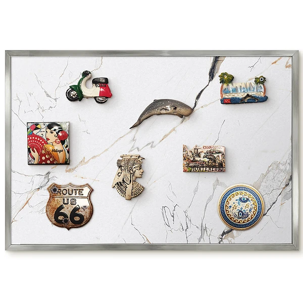Panneau pour aimants souvenirs avec motifs élégants dans des tons beige et gris