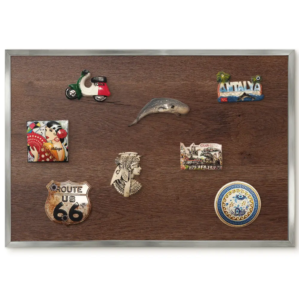 Panneau pour aimants souvenirs avec fond en bois brun et grain apparent