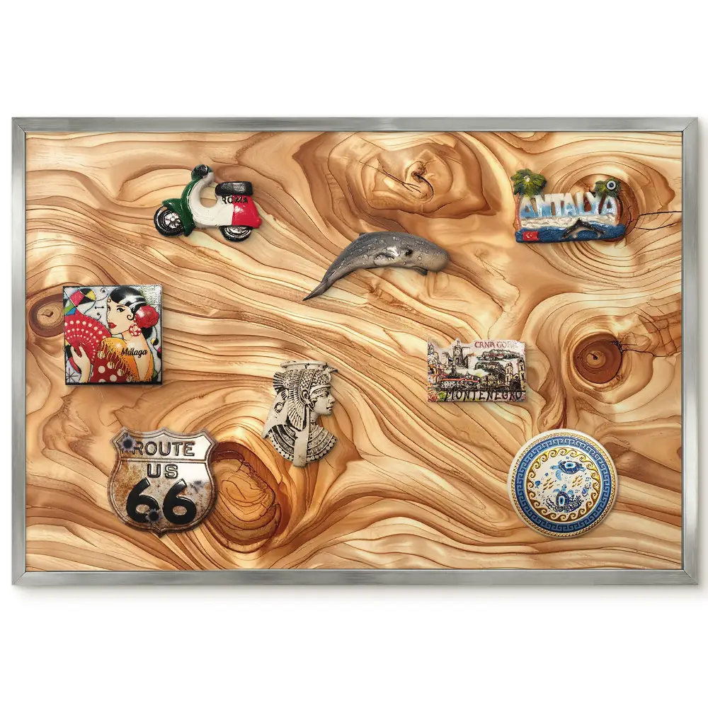 Panneau décoratif pour aimants souvenirs en bois aux formes organiques et aux couleurs chaudes
