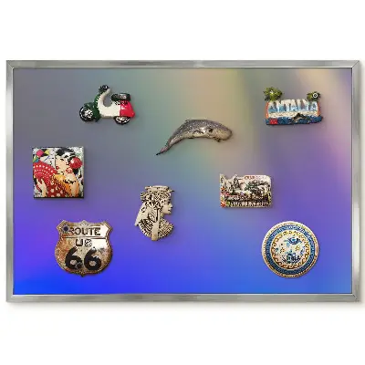 Panneau pour aimants souvenirs avec motif de dégradés mystérieux dans des tons violet et bleu