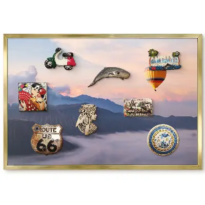 Panneau décoratif pour aimants souvenirs avec motif de montagnes et ballon sur fond de ciel bleu