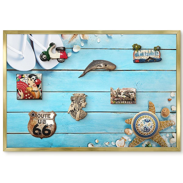 Tableau magnétique encadré ambiance bord de mer avec tongs et étoiles de mer
