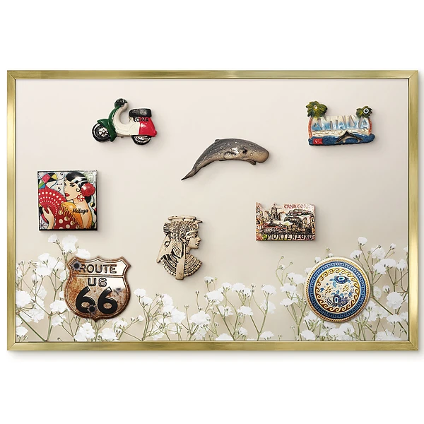 Tableau magnétique encadré avec motif de fleurs blanches sur fond beige