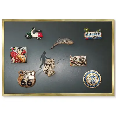Tableau magnétique encadré représentant une personne avec une lampe errant dans l'obscurité