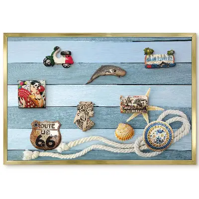 Tableau magnétique encadré motif coquillages et corde sur planches bleues