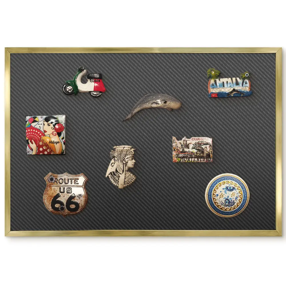 Panneau pour aimants souvenirs avec motif délicat sur fond sombre