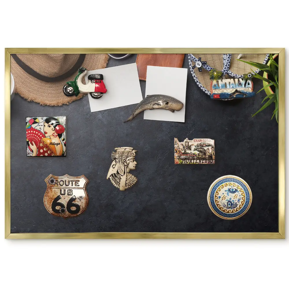 Tableau magnétique encadré Accessoires d'été sur fond sombre