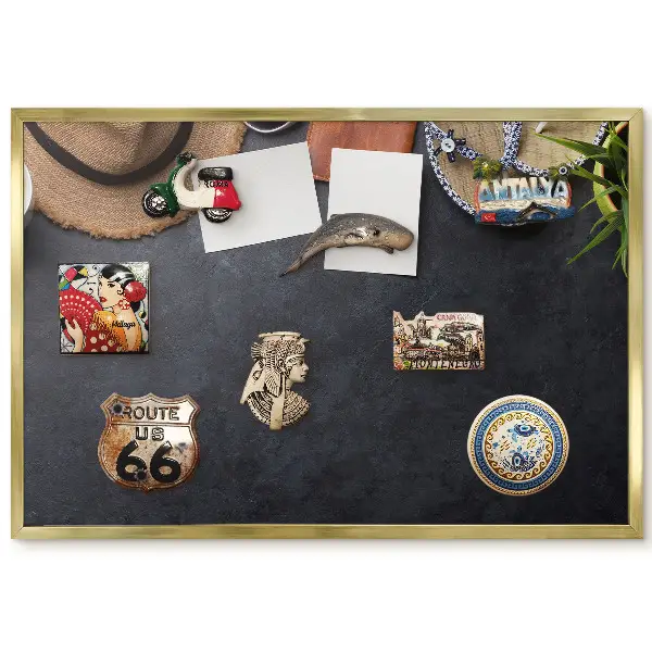 Tableau magnétique encadré Accessoires d'été sur fond sombre