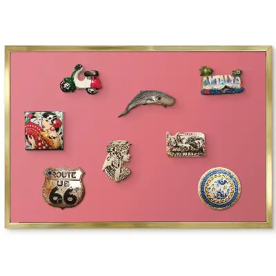 Panneau pour aimants souvenirs rose uni au design paisible et harmonieux