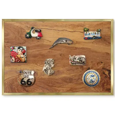Panneau pour aimants souvenirs avec texture effet bois et motifs riches