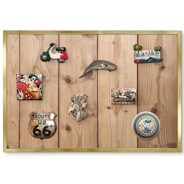 Panneau pour aimants souvenirs avec motif de grain et nœuds du bois dans une ambiance beige