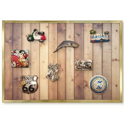Panneau pour aimants souvenirs à motif de planches verticales dans des tons bruns naturels