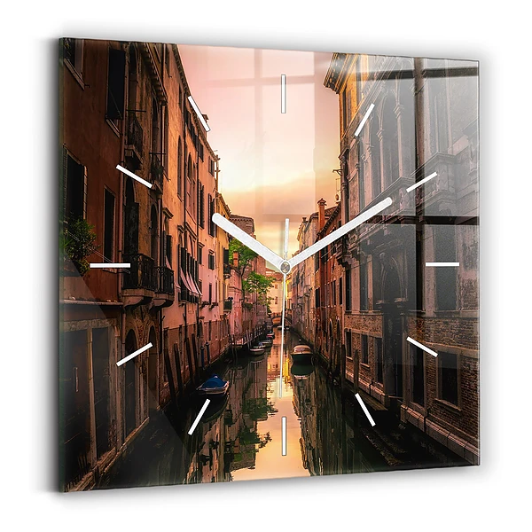 Pendule carrée en verre Vue du canal dans la ville