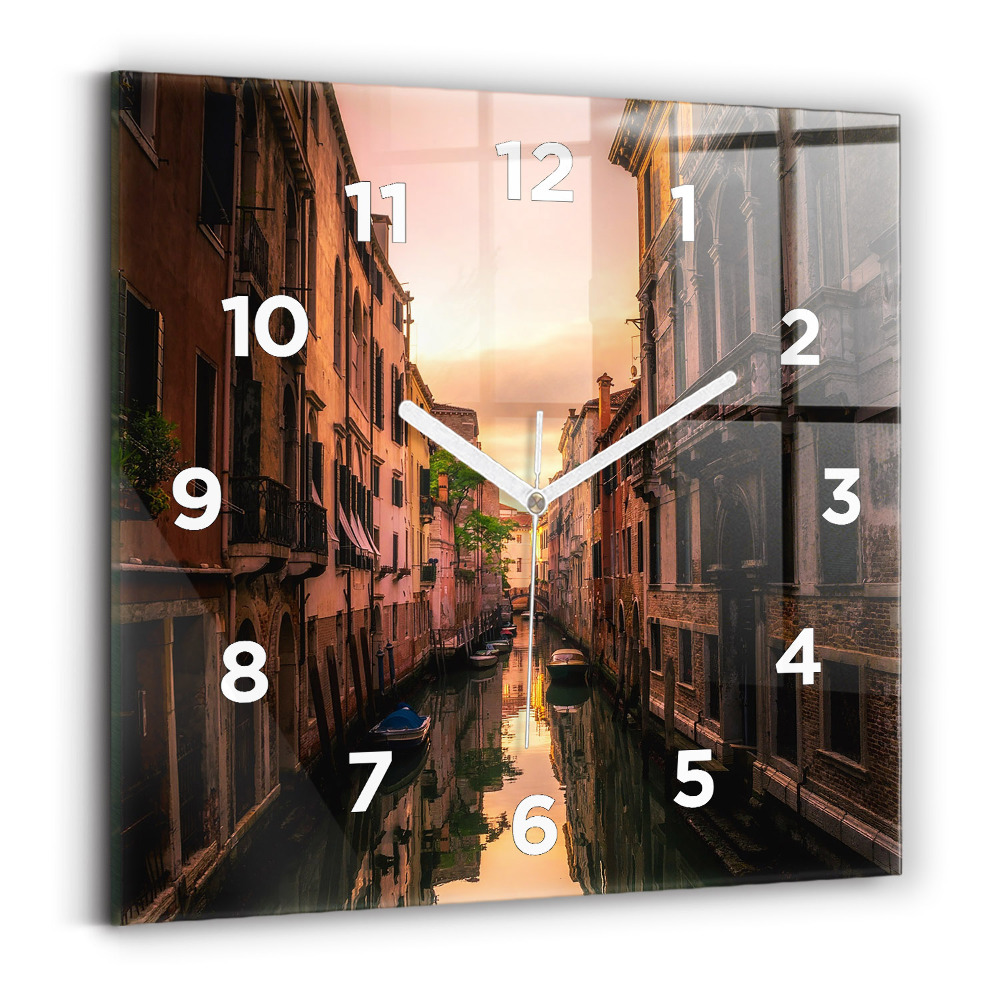 Pendule carrée en verre Vue du canal dans la ville