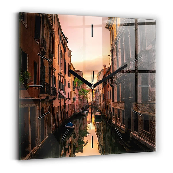 Pendule carrée en verre Vue du canal dans la ville