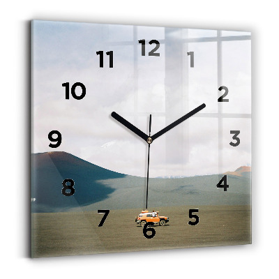 Pendule carrée en verre Véhicule dans le désert du Kamchatka