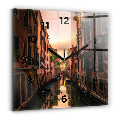 Pendule carrée en verre Vue du canal dans la ville
