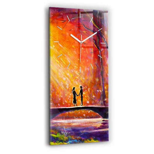 Horloge murale verticale Couple dans la forêt