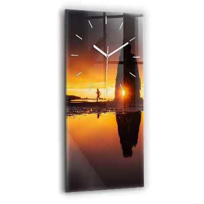 Horloge rectangulaire verticale Coureur et coucher de soleil