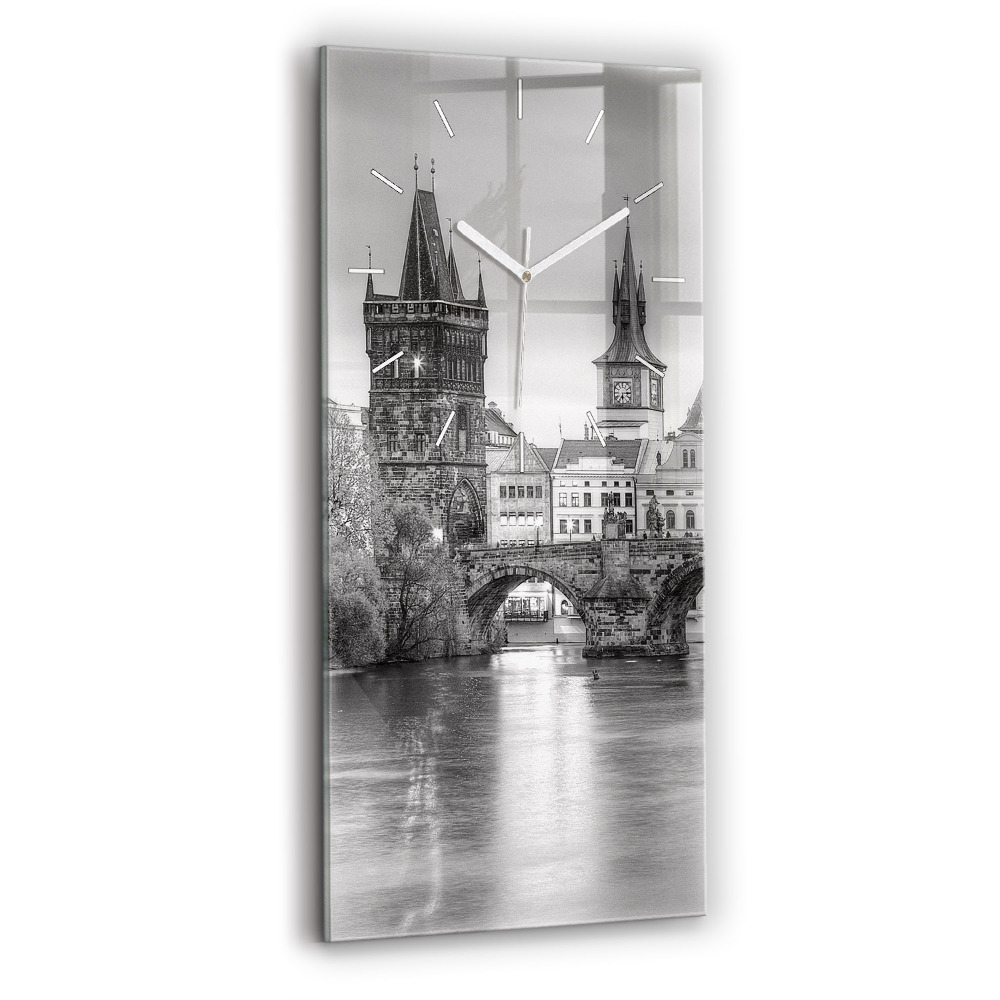Horloge verticale en verre Pont Charles à Prague
