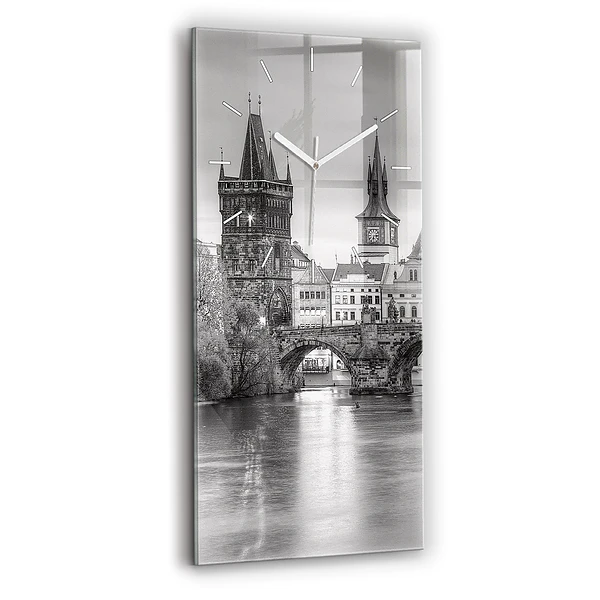 Horloge verticale en verre Pont Charles à Prague
