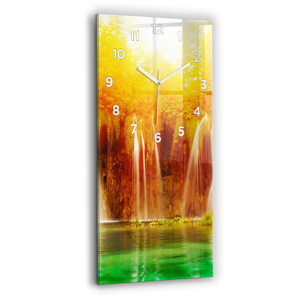 Horloge verticale en verre Vue d'une cascade