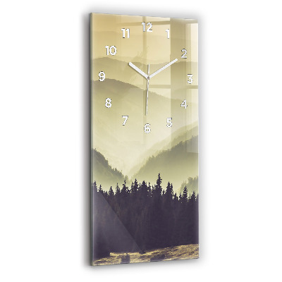 Horloge rectangulaire verticale Pente de montagne brumeuse