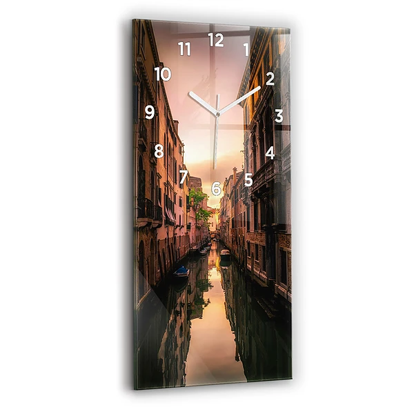 Horloge murale verticale Vue du canal dans la ville