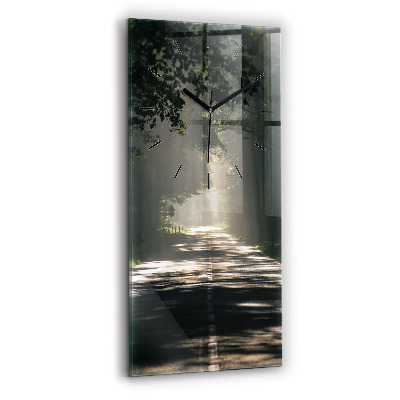 Horloge verticale en verre Route forestière et traînées de soleil
