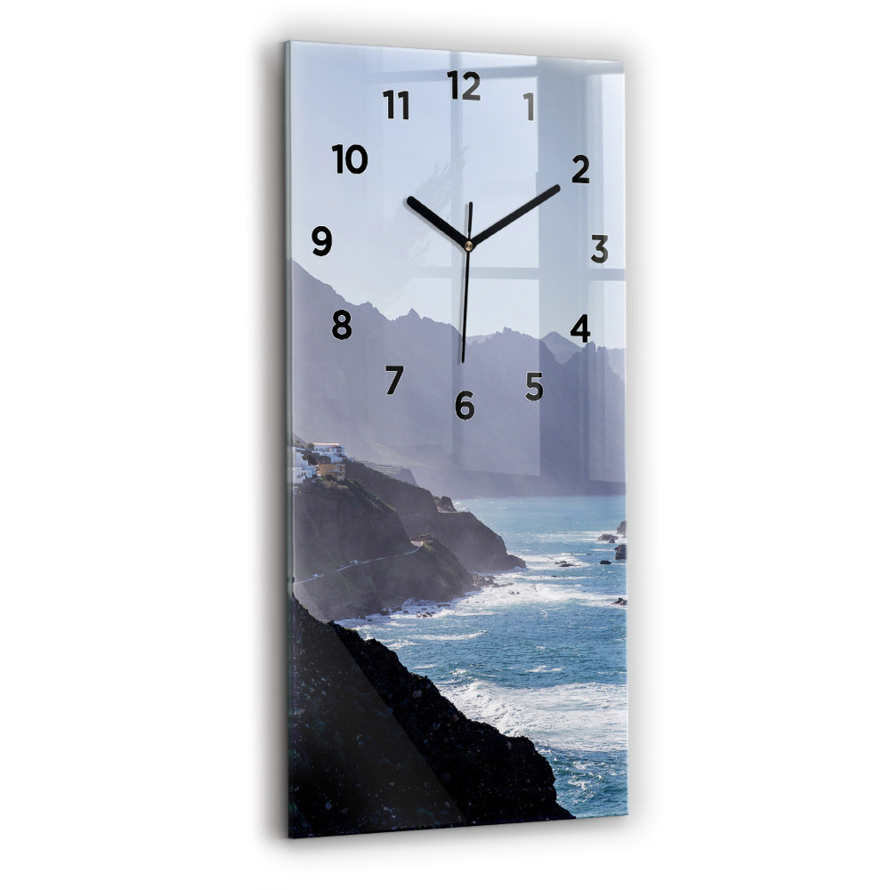 Horloge rectangulaire verticale Montagnes au bord de l'océan