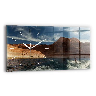 Horloge horizontale en verre Personne sur des skis nautiques