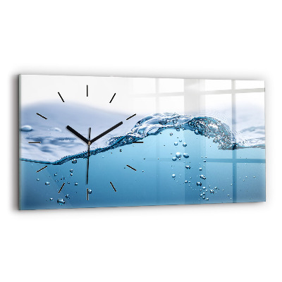 Horloge rectangulaire horizontale Gros plan sur l'eau