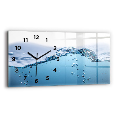 Horloge rectangulaire horizontale Gros plan sur l'eau