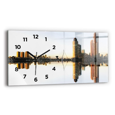 Horloge horizontale en verre Ville au bord de la rivière