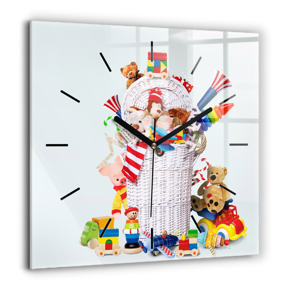 Pendule carrée en verre 60x60 cm Panier en osier avec des jouets