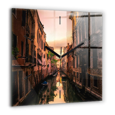 Pendule carrée en verre 60x60 cm Vue du canal dans la ville