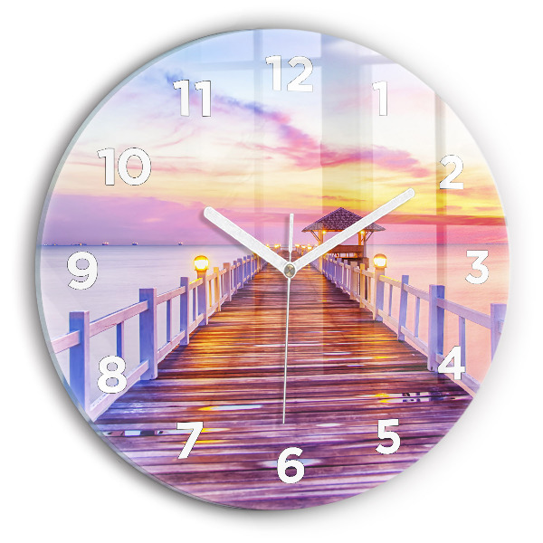 Horloge ronde en verre Pont dans le port le soir