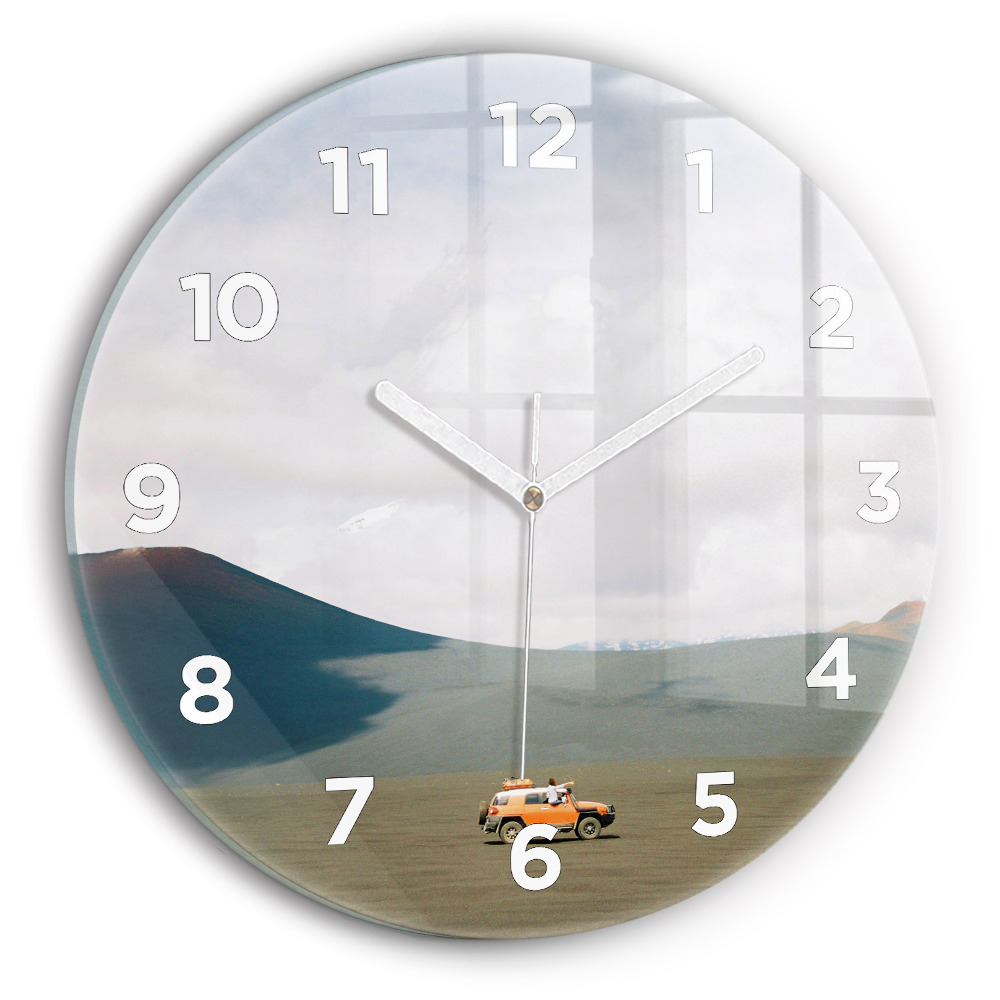 Pendule murale ronde Véhicule dans le désert du Kamchatka