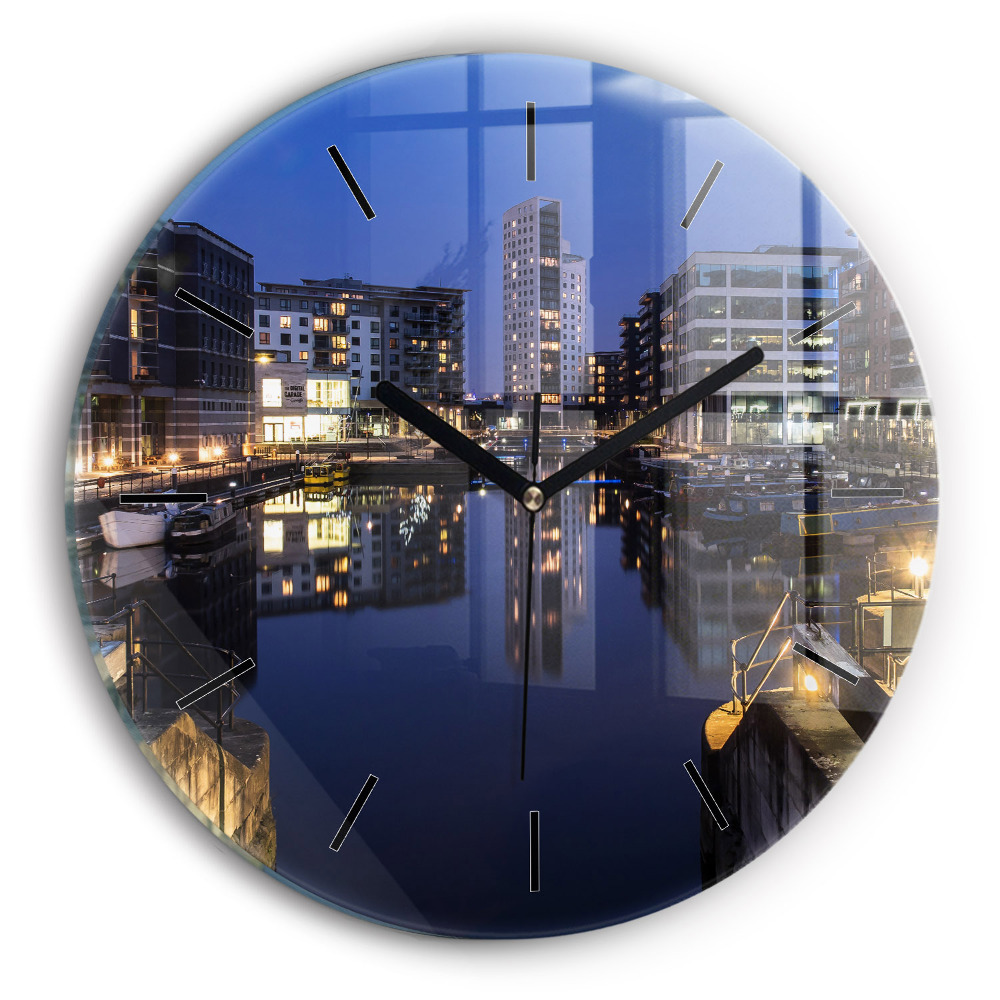 Ville illuminée la nuit Horloge ronde murale